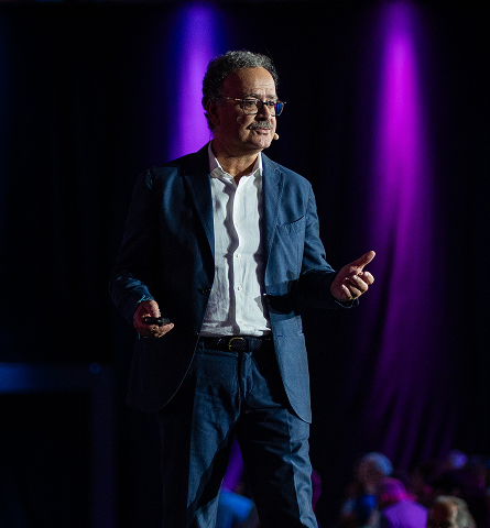 one conference analyst keynote session