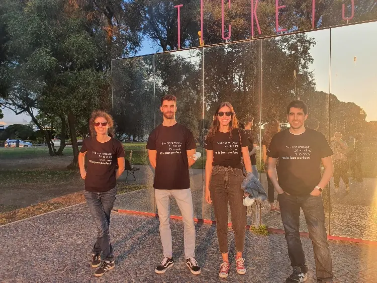 Catarina with her teammates wearing matching t-shirts