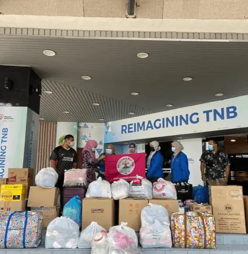 people helping Zer0hunger