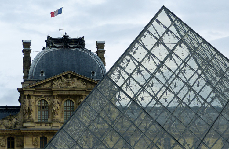 Modern vs legacy: Louvre and pyramid